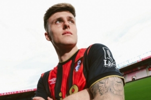 九游体育安卓版、九游体育苹果版、九游体育下载链接、九游体育安装包、九游体育官方下载、体育app推荐-本-多克：加盟伯恩茅斯是正确时机，球队节奏快非常适合我的风格